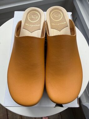No. 6 Contour Clog on flat base in Sunflower. Size 40